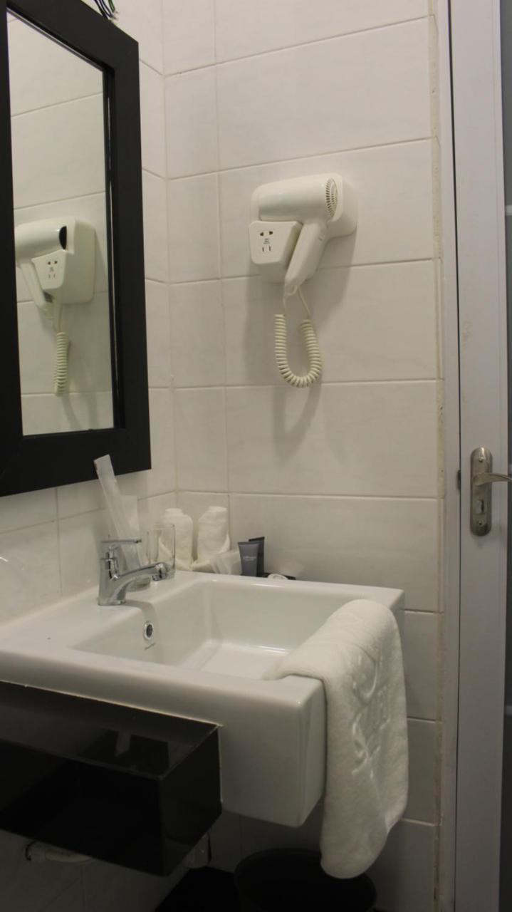 Serapi Hotel Kuching Eksteriør billede