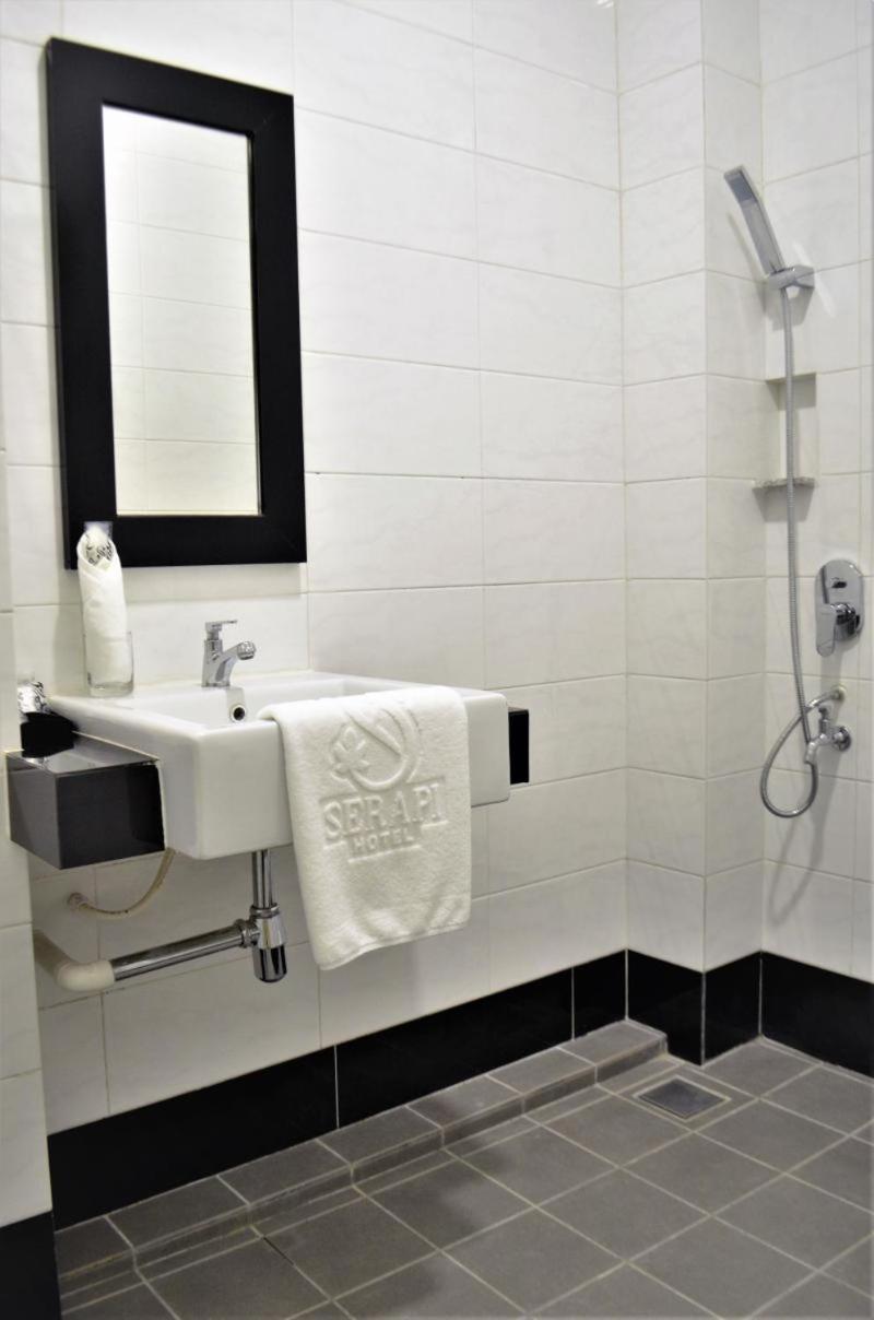 Serapi Hotel Kuching Eksteriør billede