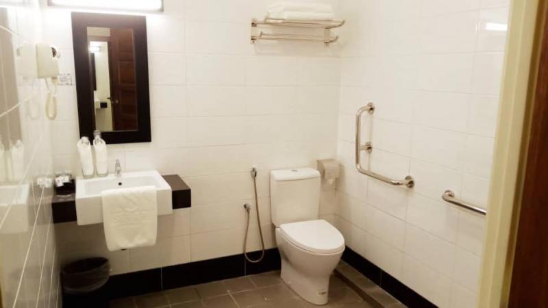 Serapi Hotel Kuching Eksteriør billede