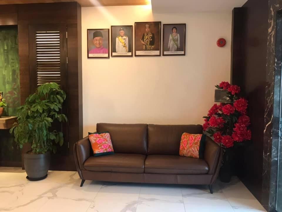 Serapi Hotel Kuching Eksteriør billede